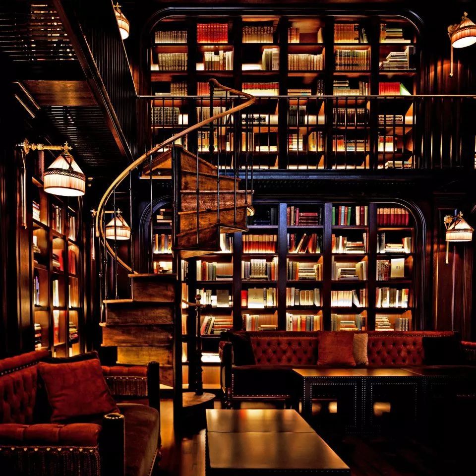 百老汇造梦，不如说梦想造就了百老汇