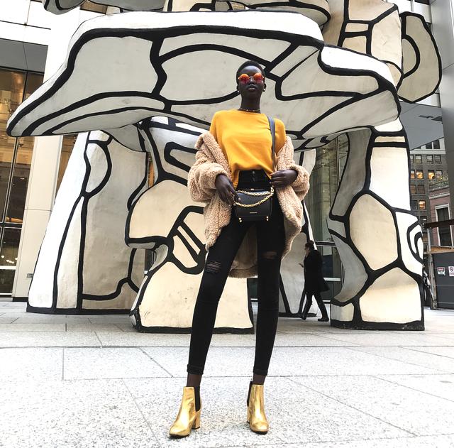 来自非洲贫民窟的18岁丑姑娘，却逆袭成为2018年度最佳超模！