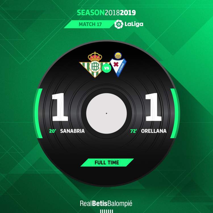 球迷们自发献爱心，西甲赛场下起了一场“玩具雨”