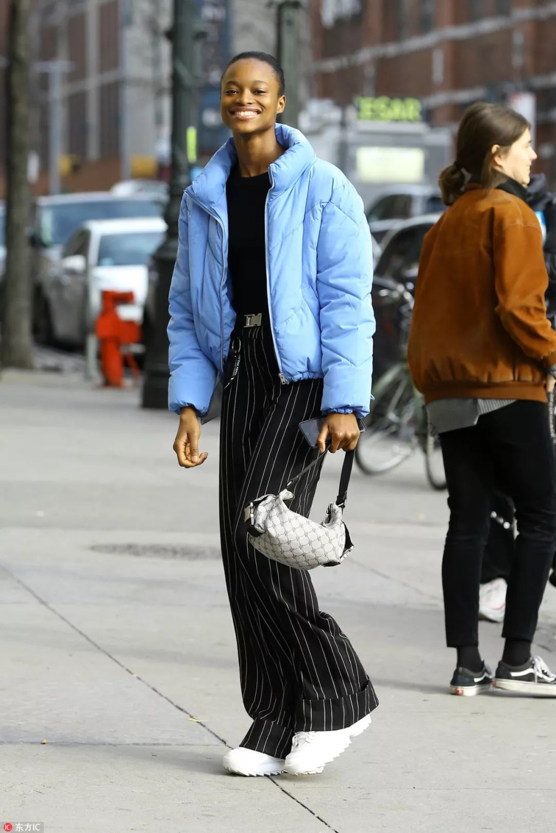 为什么棉服穿一段时间会变轻,一穿羽绒服就掉毛