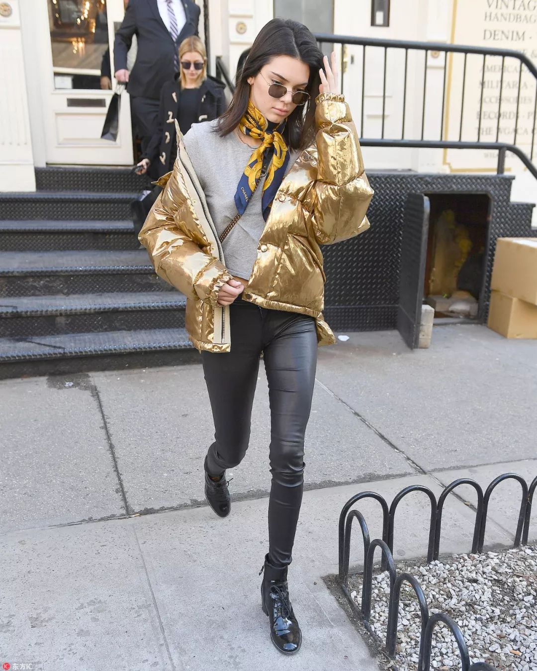 为什么棉服穿一段时间会变轻,一穿羽绒服就掉毛