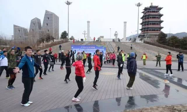 北京门头沟社区首届“半马”比赛开跑