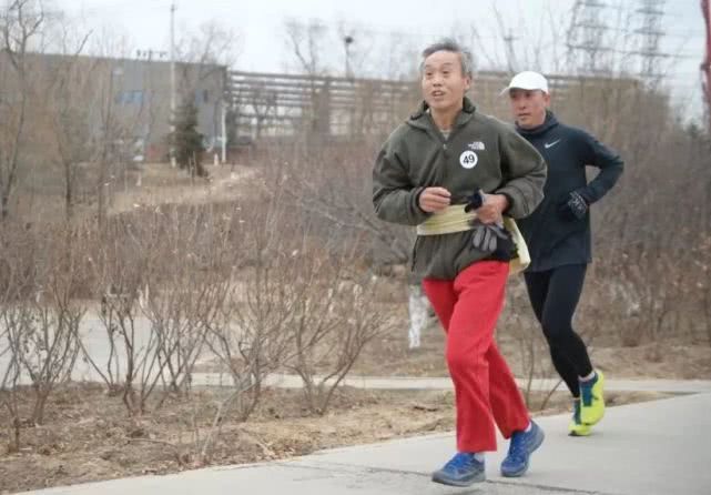 北京门头沟社区首届“半马”比赛开跑