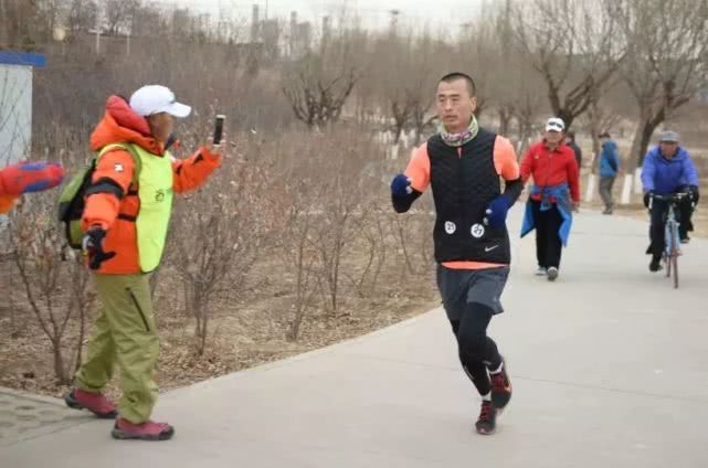 北京门头沟社区首届“半马”比赛开跑