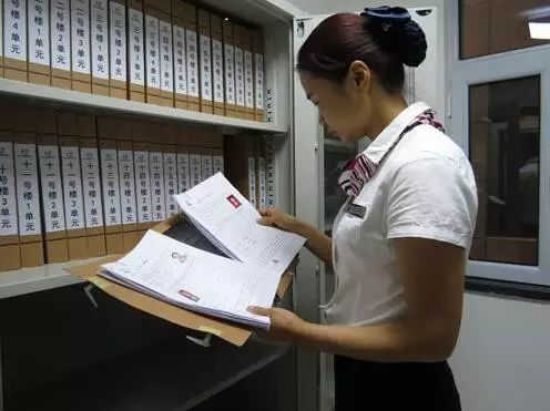 楼顶漏雨物业不给报修怎么办,楼顶漏雨是否应该物业维修