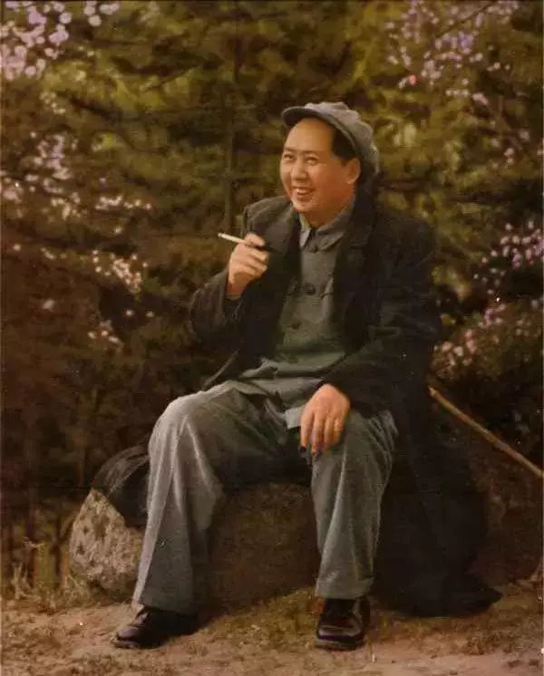 今天，毛主席诞辰126周年，铭记！