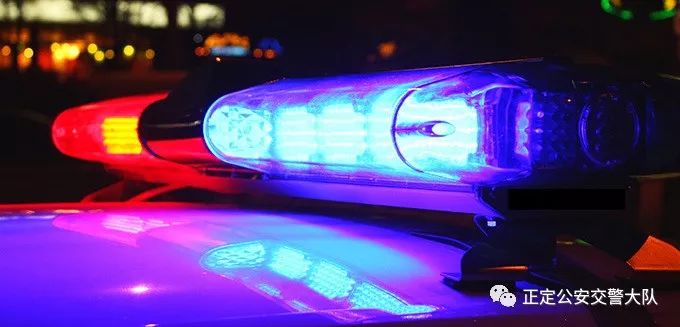 女童抽搐咬舌交警紧急护送,小孩舌头被咬交警开路