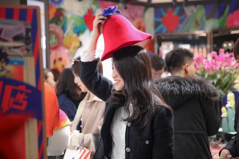 宅sir帮年轻人找到了自己的“广场舞”