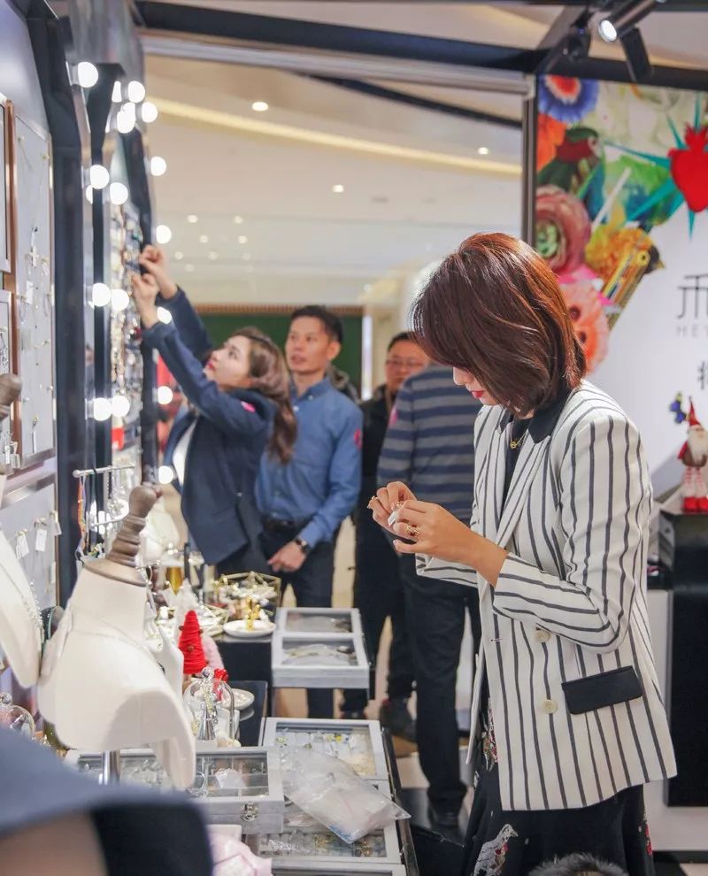 宅sir帮年轻人找到了自己的“广场舞”