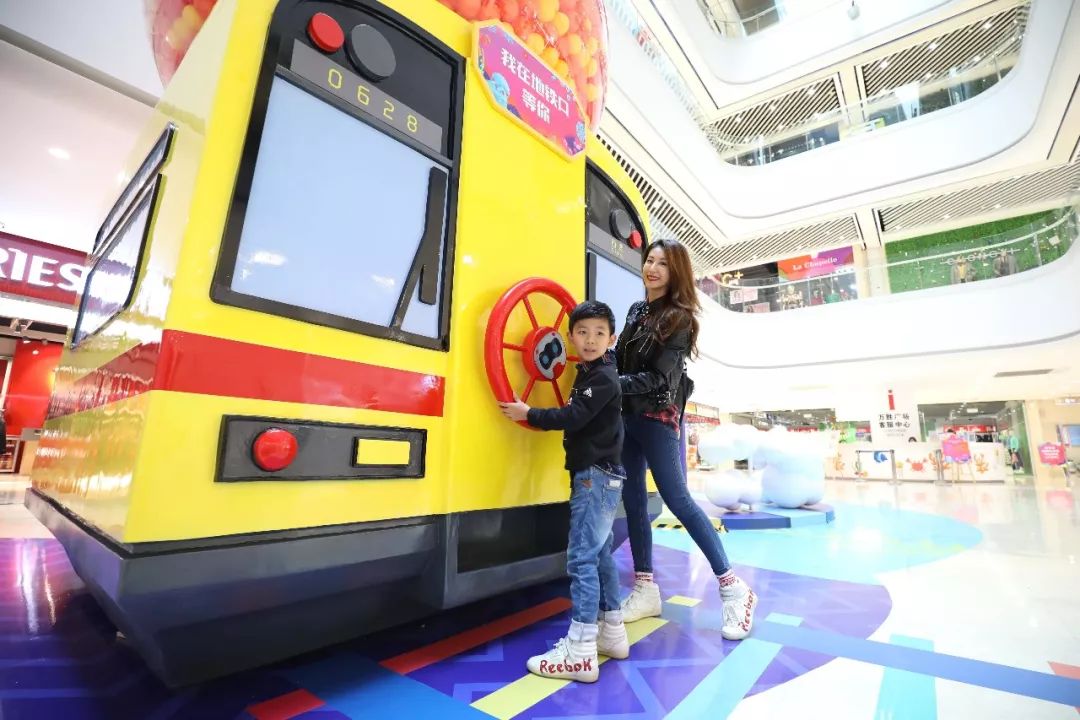 交互艺术展！地铁主题巨型扭蛋机！欢乐小丑团……新晋潮酷打卡圣地来袭