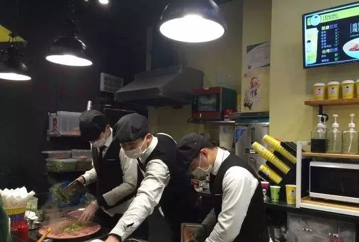 27岁*疆新**“煎饼先生”白手起家，入选福布斯30岁以下精英榜