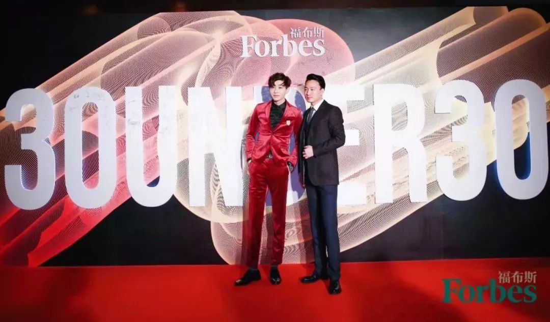 27岁*疆新**“煎饼先生”白手起家，入选福布斯30岁以下精英榜