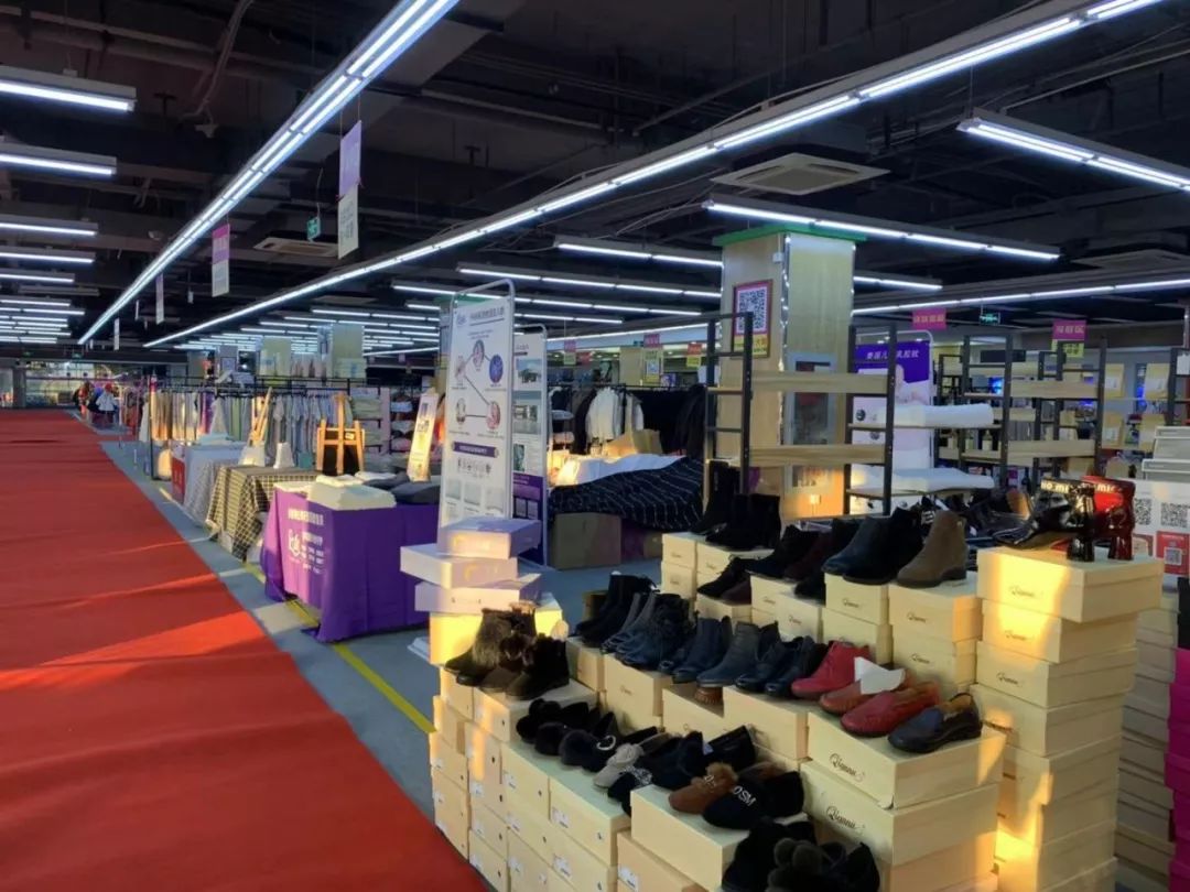 松江大型服装特卖,上海松江服装特卖