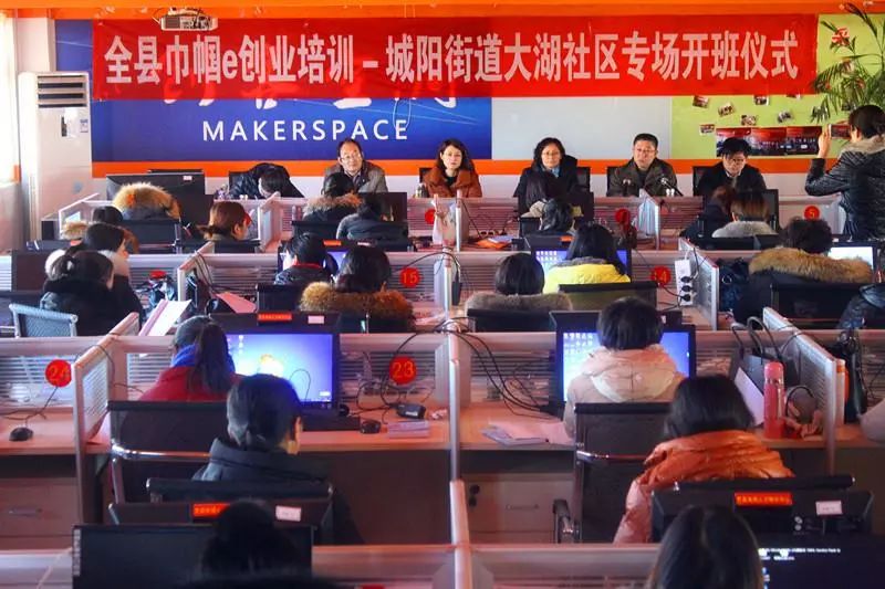 莒县手绘油画,莒县画画的女孩