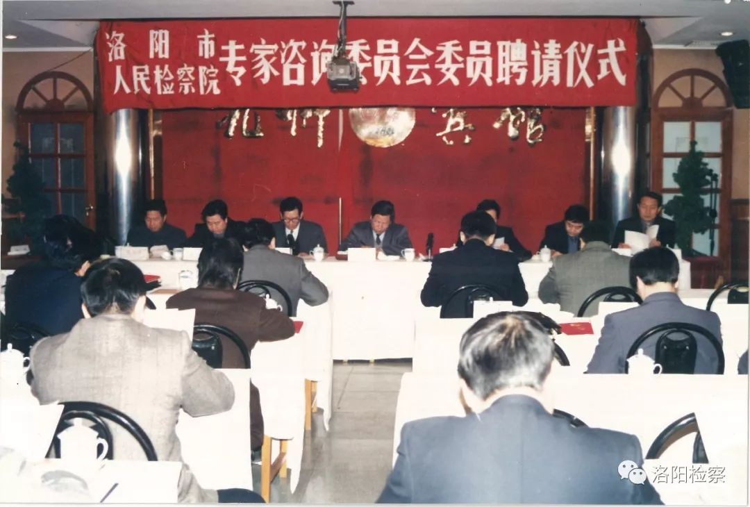 砥砺前行四十载风雨同舟七十年,砥砺前行四十年