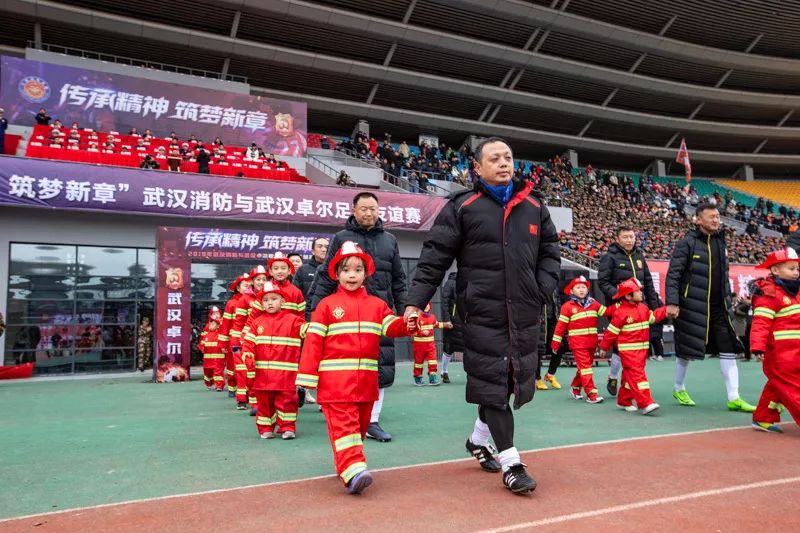 李铁消防员,消防员李铁