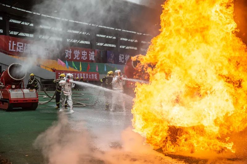 李铁消防员,消防员李铁