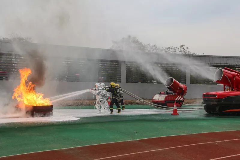 李铁消防员,消防员李铁