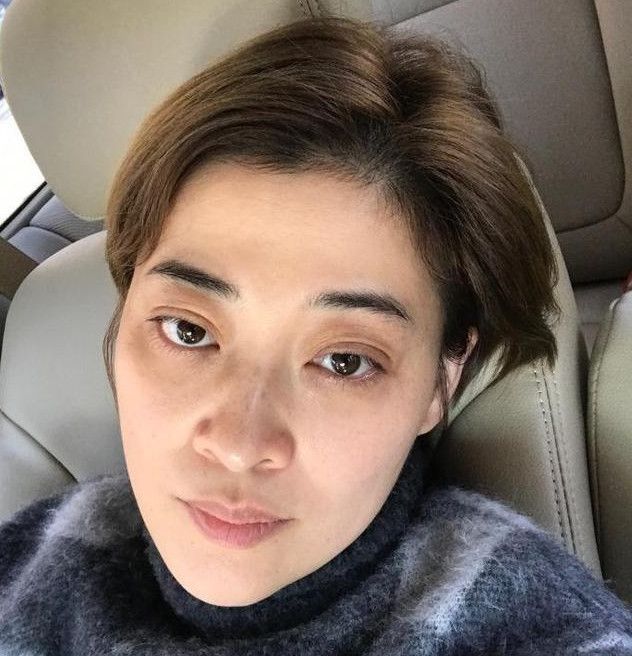 35岁佟丽娅晒造型照,佟丽娅未修图曝光真实颜值