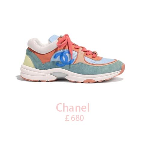 唐嫣你的小白鞋该换换了，同样是配厚外套欧阳娜娜帅哭了