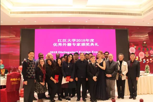 追梦！江汉大学女子足球队荣获时代楷模，武汉精神践行者（江大一周朋友圈）