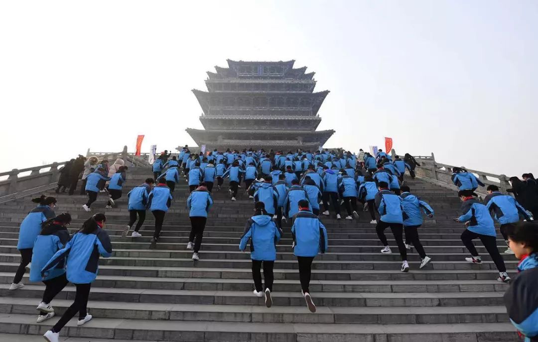 「你好，2019！」山西省“体彩杯”迎新年登高主会场活动在永济鹳雀楼景区举行