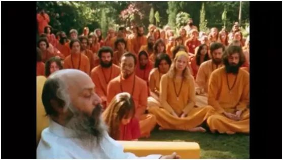 淫乱、*杀暗**、*听窃**、投毒残害近千人……此人罪行累累，却被包装成大师，出书600多本，影响至今