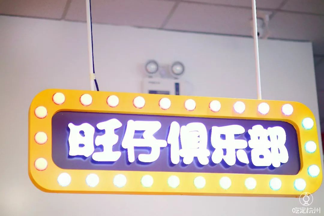 一个杯子100元,一个杯子100块钱