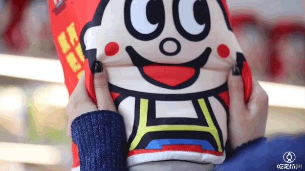 一个杯子100元,一个杯子100块钱