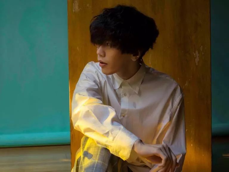 这首神曲背后的男人，其实是个孤独而闪耀的天才