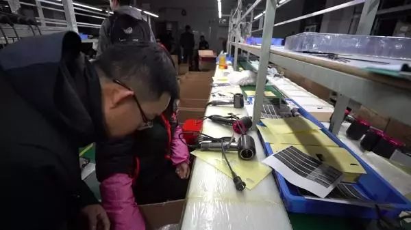 网上卖的戴森大部分都是假的吗,商家送的戴森吹风机是真的吗