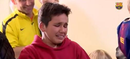 超暖“SM”组合上线！梅西苏亚雷斯造访当地儿童医院