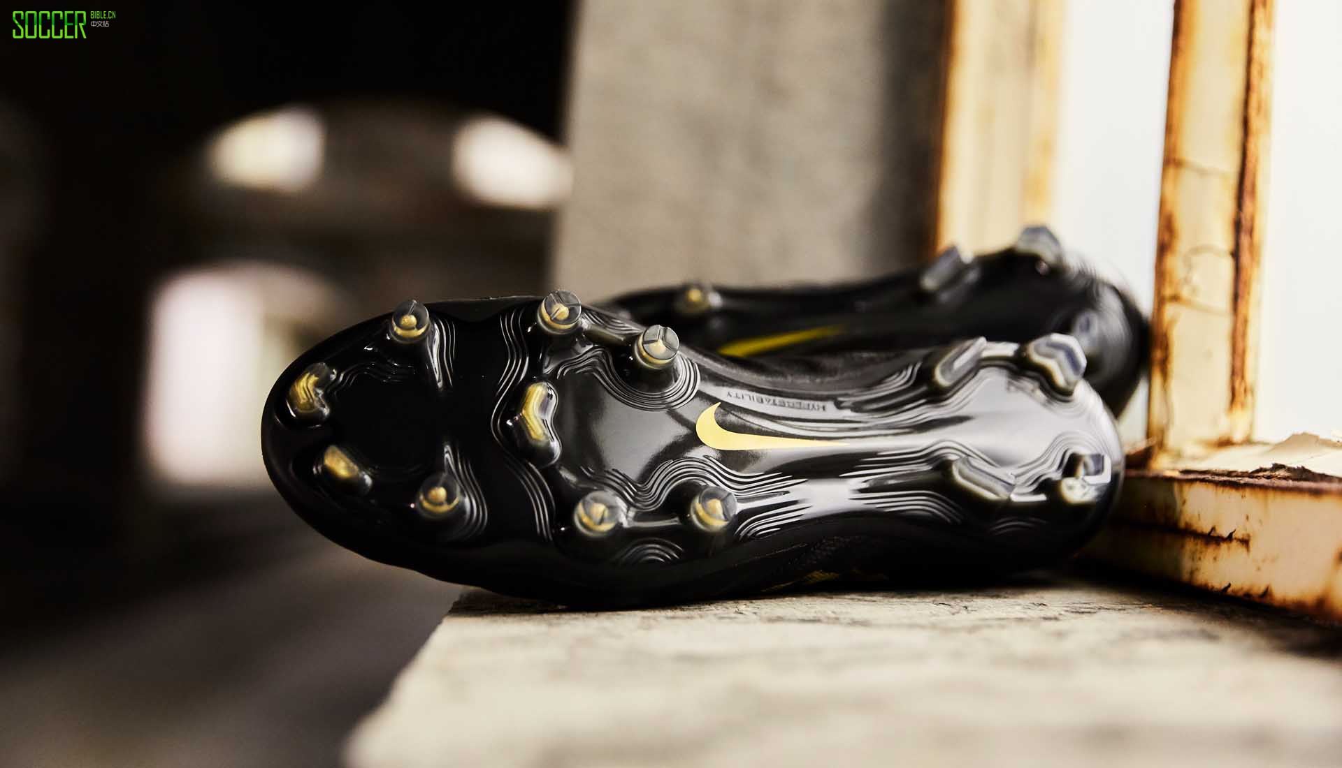 耐克黑色篮球套装,耐克足球鞋新配色曝光粉