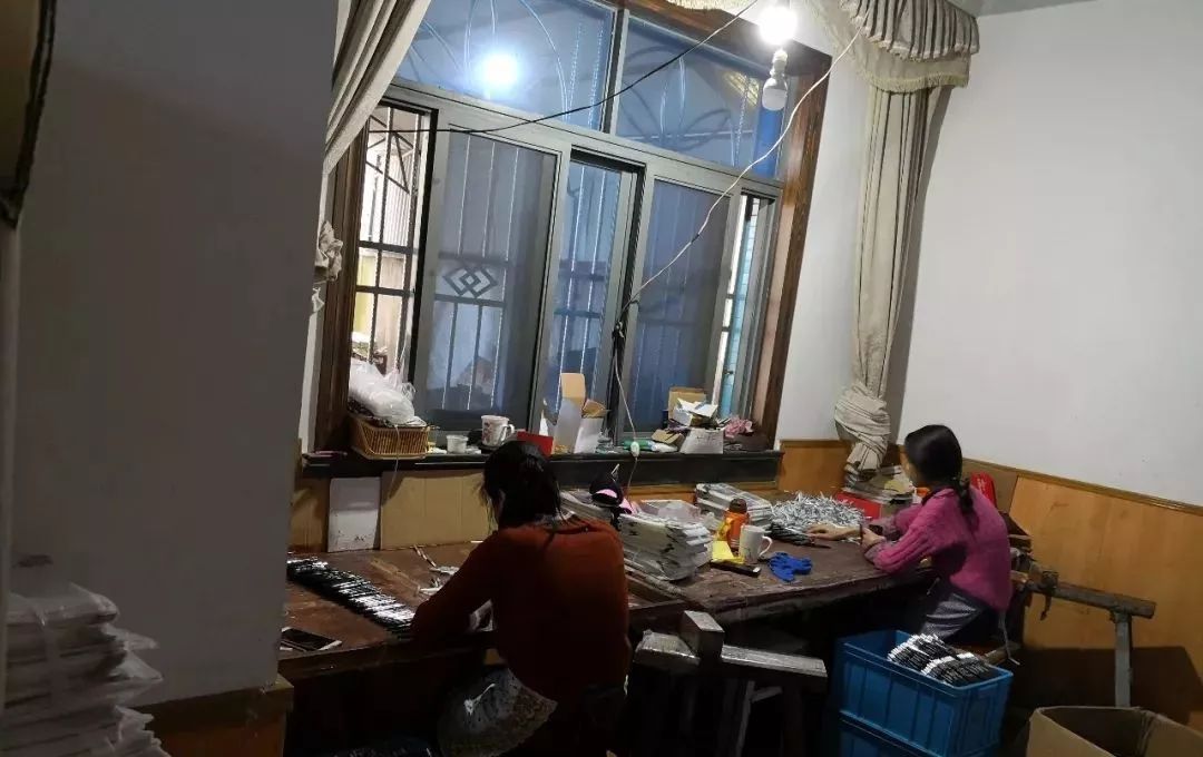 惊心！生产环境肮脏不堪，执法人员当场过敏，你可能正在用！