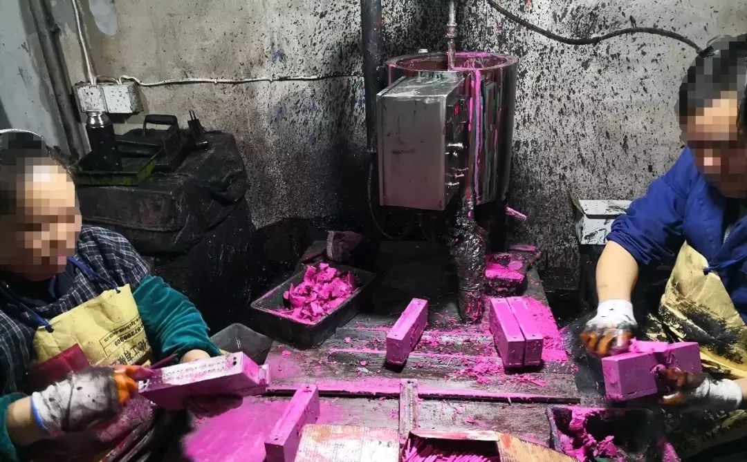 惊心！生产环境肮脏不堪，执法人员当场过敏，你可能正在用！