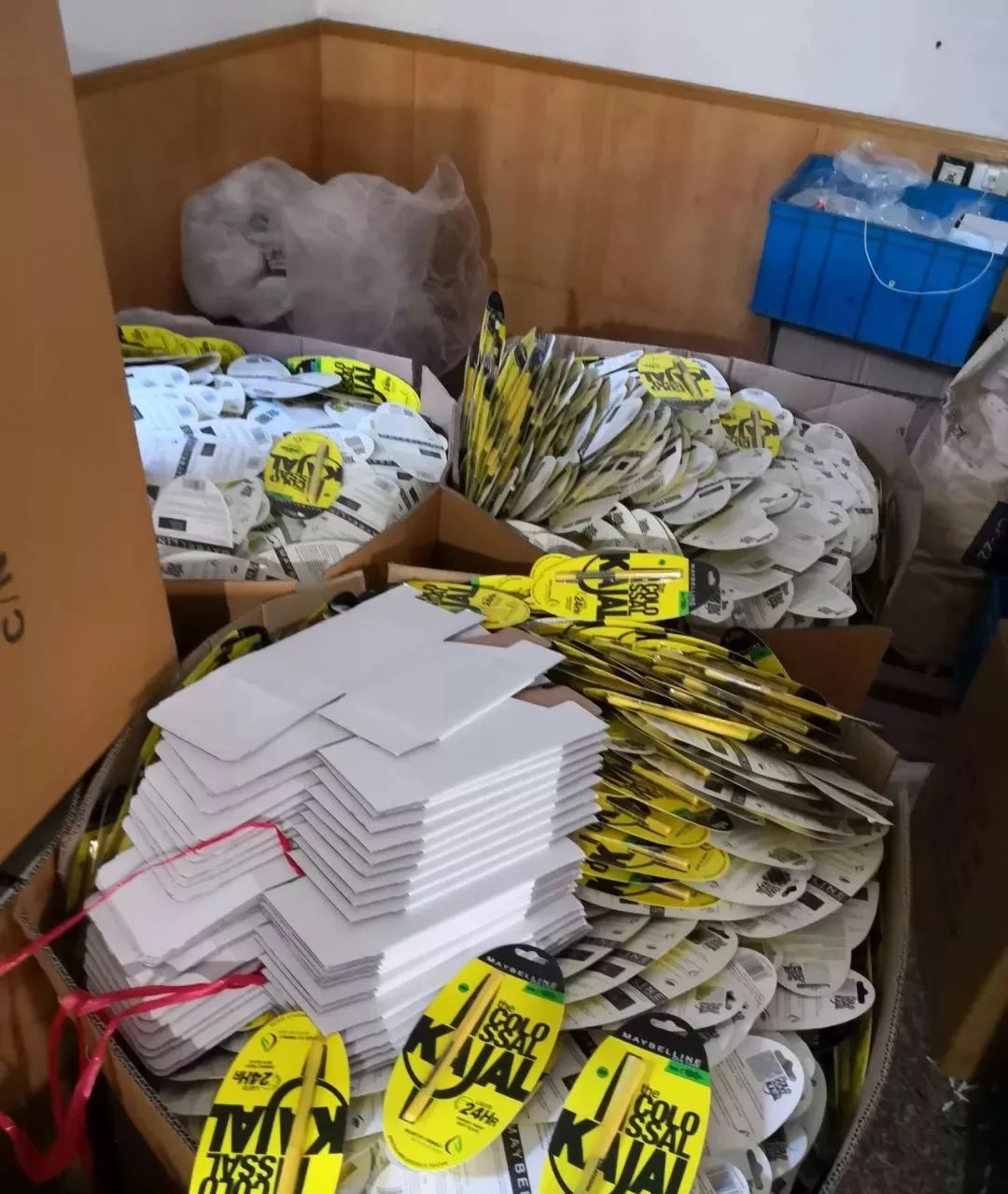 惊心！生产环境肮脏不堪，执法人员当场过敏，你可能正在用！