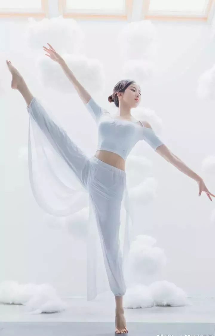 刘涛、沈月塑形私教：每天15分钟，教你轻松打造一双长白细直性感美腿