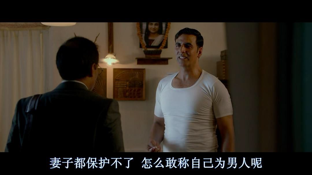 41岁“变态男”穿卫生巾上街，全村*攻围**，最终却让5亿女人为他欢呼？