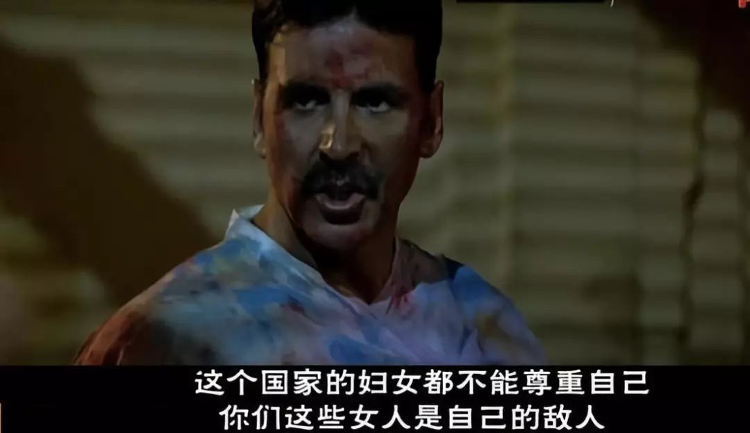 41岁“变态男”穿卫生巾上街，全村*攻围**，最终却让5亿女人为他欢呼？