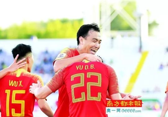 机智！中大老师坟头开课了！古墓附近还有惊人发现｜南都早餐