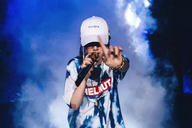 邓紫棋再次穿皮裤造型好霸气,邓紫棋皮裤穿搭图片