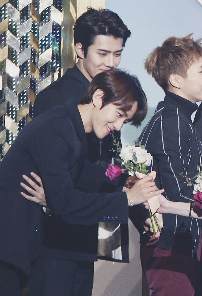 exo边伯贤最新状态,exo2016边伯贤获奖感言