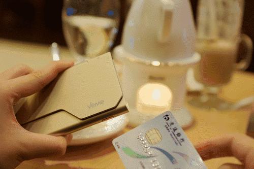 向女生表白她会紧张吗,跟她表白她很犹豫