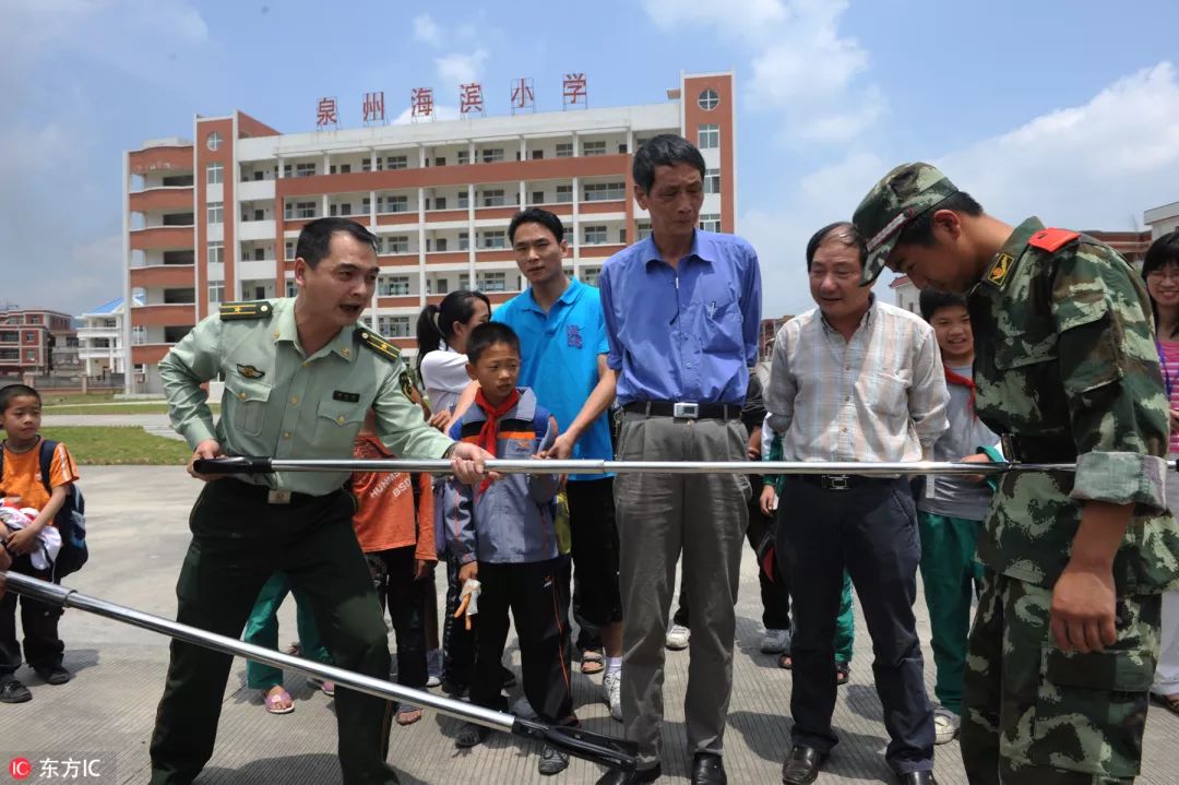 瀛︽牎闂ㄥ彛鍑虹殑浜嬫晠,瀛︽牎閲岀殑鎮插墽