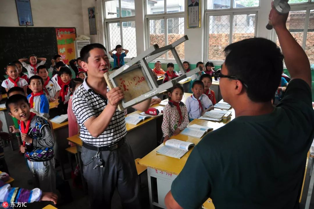 瀛︽牎闂ㄥ彛鍑虹殑浜嬫晠,瀛︽牎閲岀殑鎮插墽