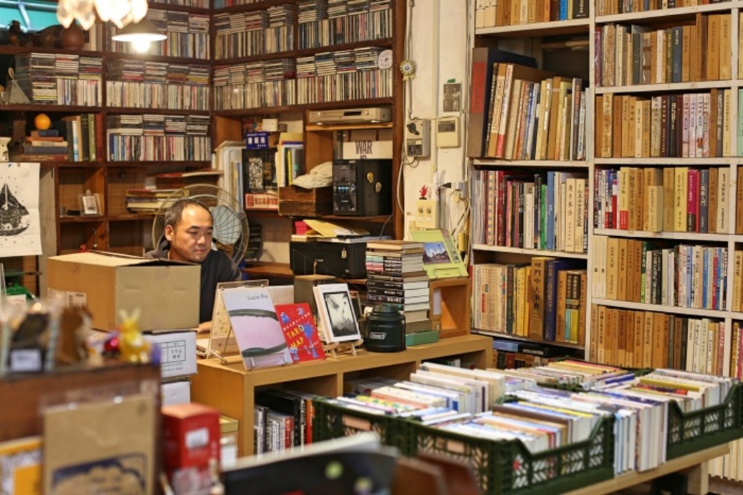 冲绳小书店巡礼：开一家“理想的旧书店”其实非常困难｜吉井忍的二次会