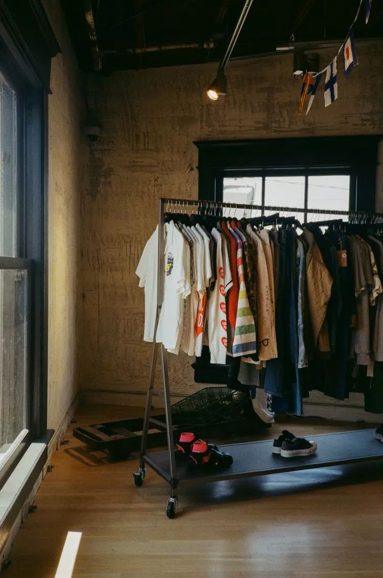 新手开实体小店选品适合选哪些,做全家便利店店长有前途吗