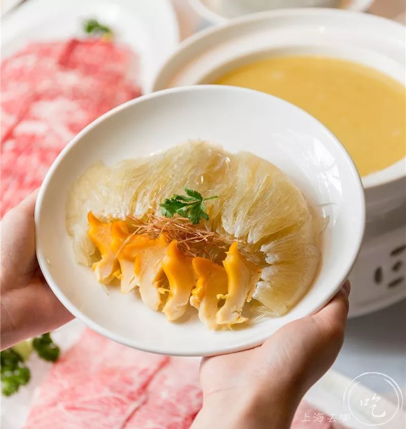 坐拥150㎡私家花园的火锅店，竟然还配空姐服务！