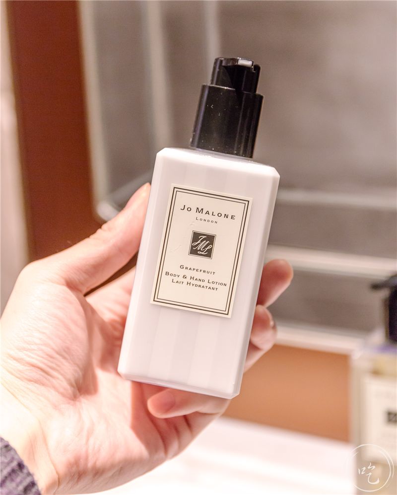 坐拥150㎡私家花园的火锅店，竟然还配空姐服务！