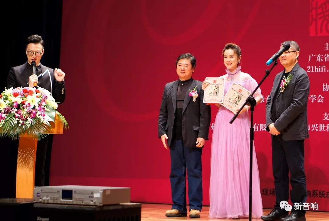 春华秋实谱写桃李华章,春华秋实谱新篇